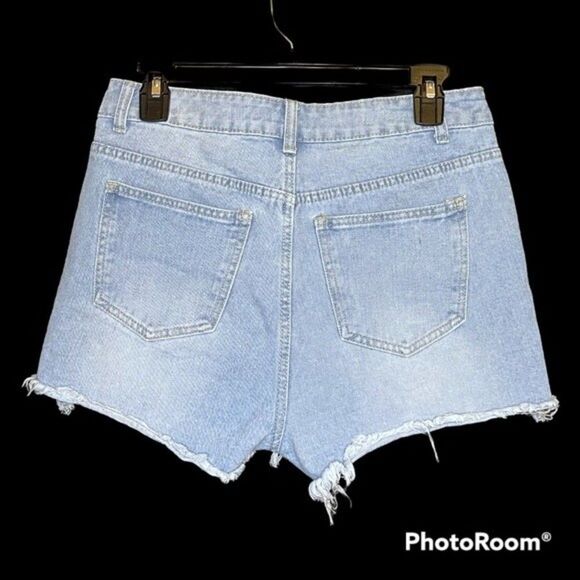 SHEIN Women’s High Wasted Cut Off Jean Shorts Size Medium - Picture 3 of 3